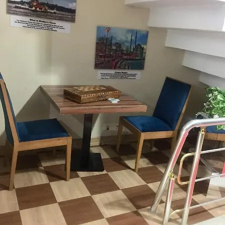 Lily Airport Alojamento de Acomodação e Pequeno-almoço