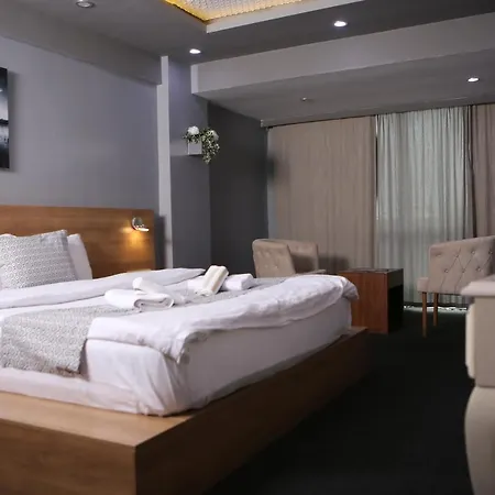 לינה וארוחת בוקר Lily Airport