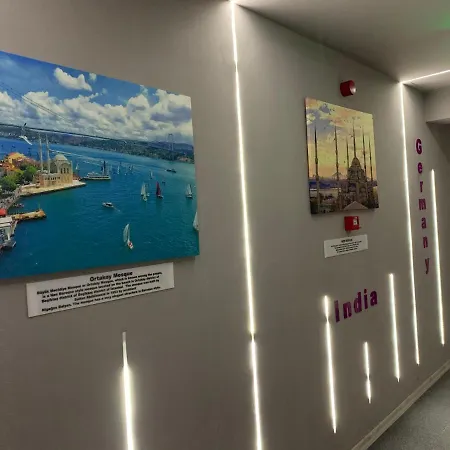 Lily Airport לינה וארוחת בוקר 3*