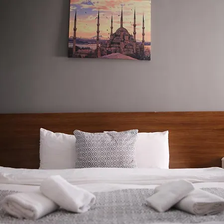 Lily Airport Bed & Breakfast