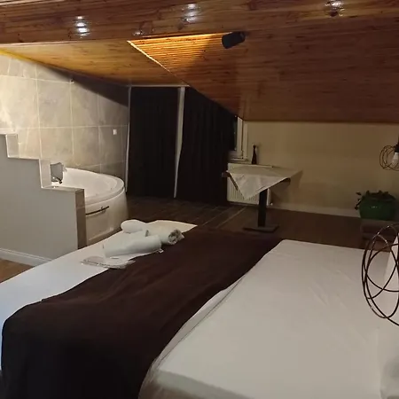 Lily Airport Bed & Breakfast