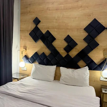 Lily Airport Bed & Breakfast