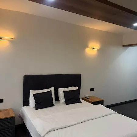 Lily Airport Bed and breakfast