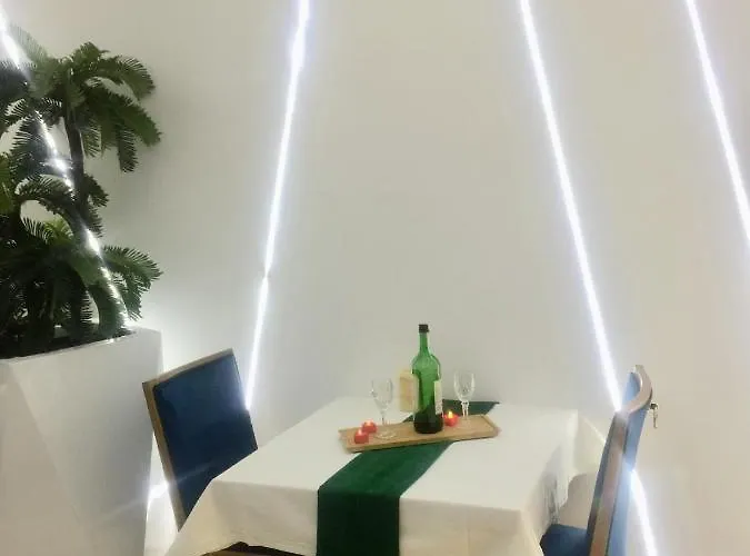 Lily Airport לינה וארוחת בוקר