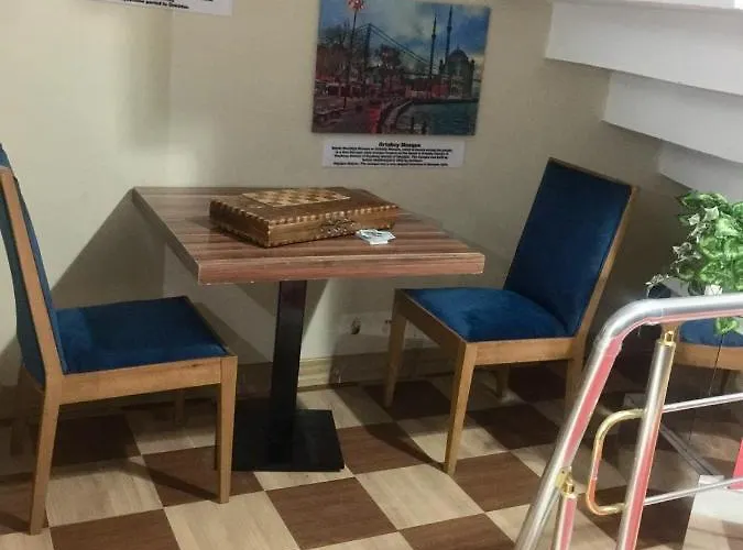 Lily Airport לינה וארוחת בוקר