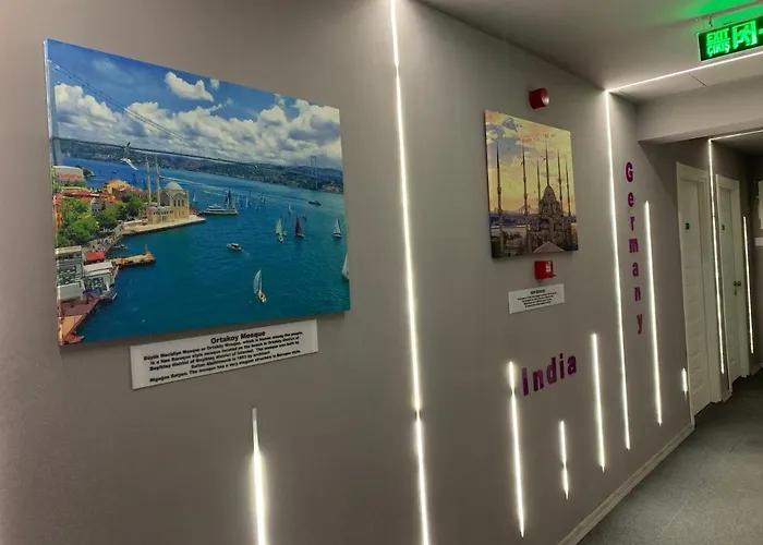 Lily Airport לינה וארוחת בוקר 3*