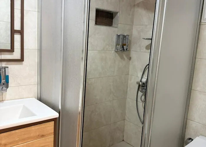 Lily Airport Bed & Breakfast