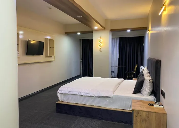 Lily Airport Bed & Breakfast