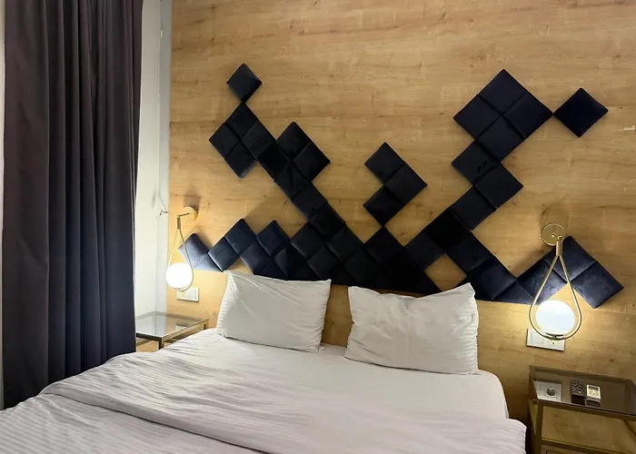 Lily Airport Bed & Breakfast